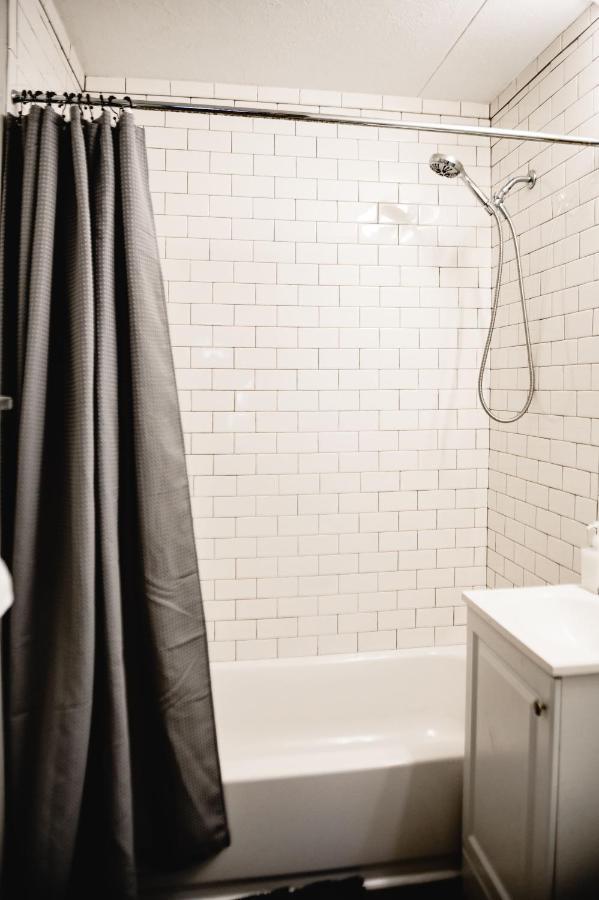 Urban Cottage: Homey & Convenient ฮันติงตัน ภายนอก รูปภาพ